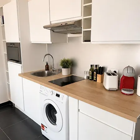 Modern And - Sea 2 Min Away Apartment