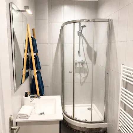Modern And - Sea 2 Min Away דירה ניס